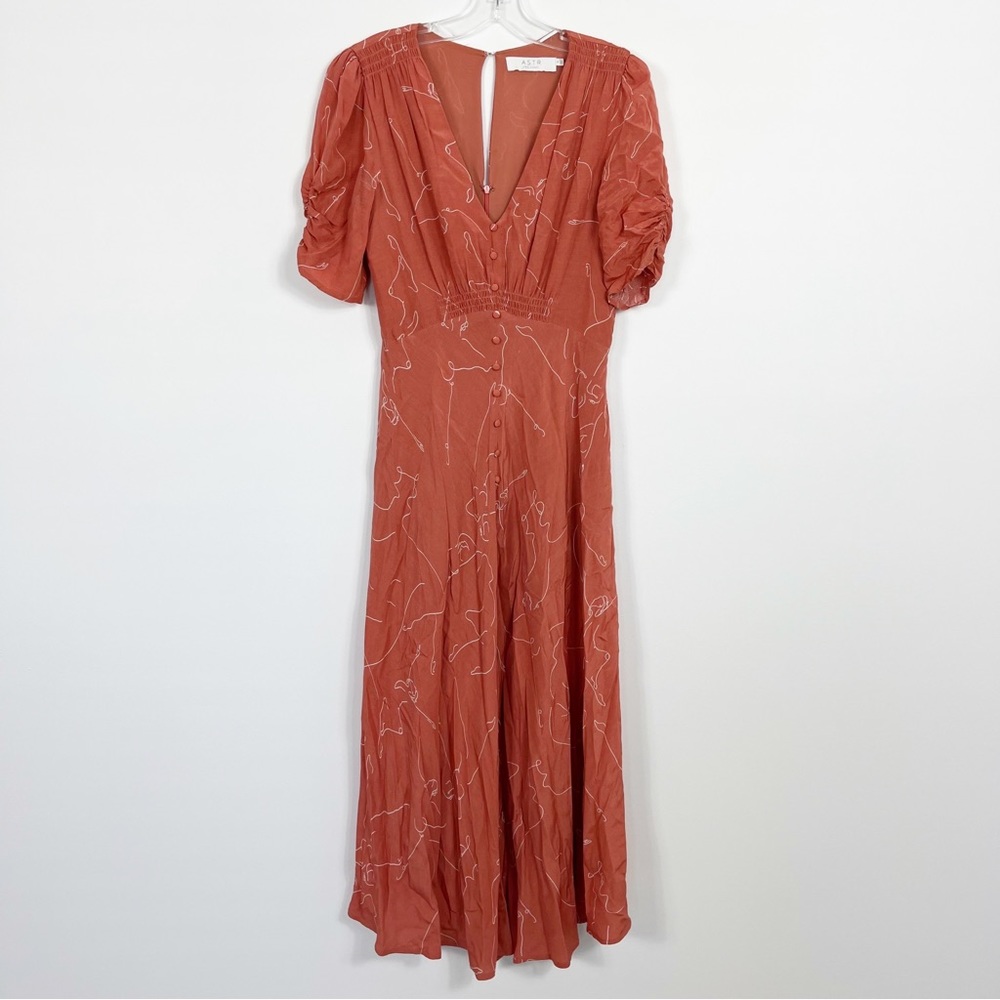 ASTR The Label Line Print Button Front Ruched Puff Sleeve Midi Dress - Picture 2 of 10